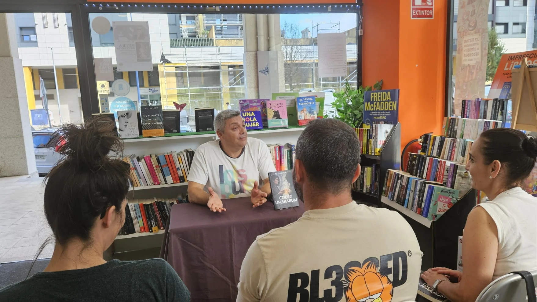 Presentación en MIOL Navia - encuentro con lectores